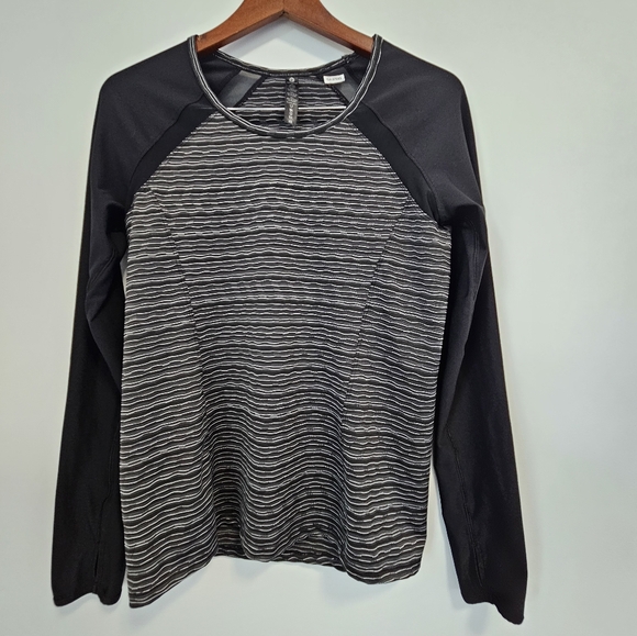 90 Degree Athletic Long Sleeve - Size US M - Picture 1 of 6